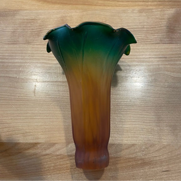 Tiffany style light shades , colored glass in very good shape. - Picture 3 of 6